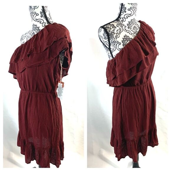 $5 ADD ON ITEM/NWT cold shoulder maroon stretchy dress - Picture 6 of 9